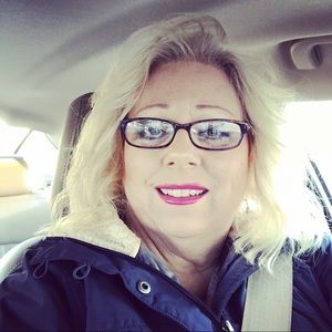 Meet your Posher, Claire